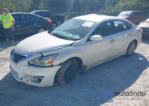 2015 Nissan Altima 2.5 S из США, поврежденный, VIN 1N4AL3AP7FN335329